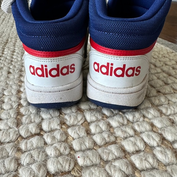 Adidas basketball shoes size 2 little boys - Picture 3 of 7